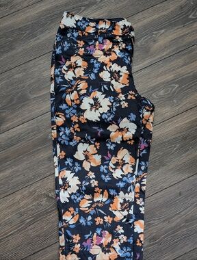 St. John's Bay Navy Floral Capris with Orange & Light Blue Flowers